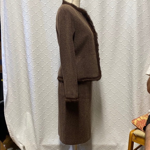 Kasper size 4 petite 2 piece Elegant Brown Skirt Suit with rabbit hair trim - Picture 8 of 13